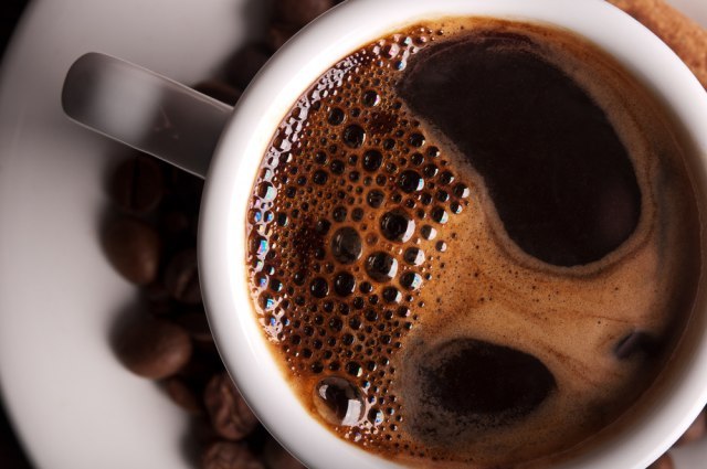 Na koji način ispijanje kafe ujutru pomaže u mršavljenju?